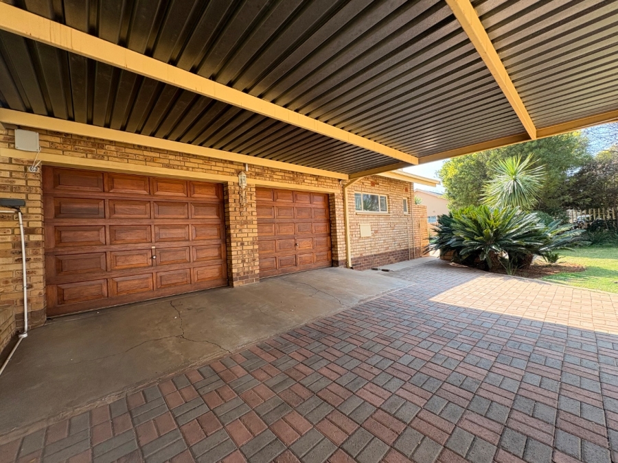 4 Bedroom Property for Sale in Flamwood North West